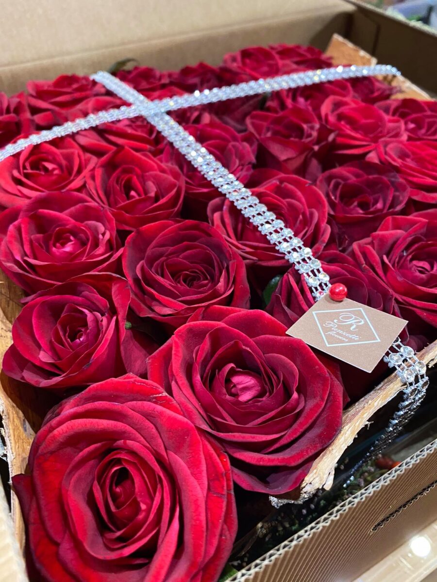 Modigliani - Box di Rose Rosse e Swarovski - immagine 2