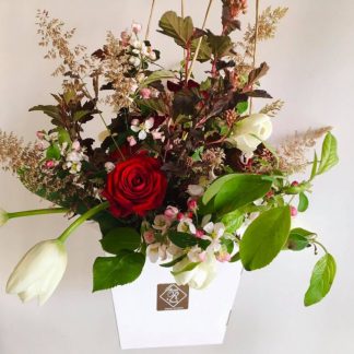 bouquet in box, bouquet, rose rosse, tulipani