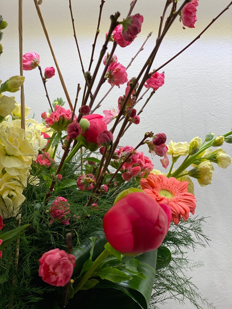 Dalì - Bouquet in box di Peonie e Viole - immagine 2