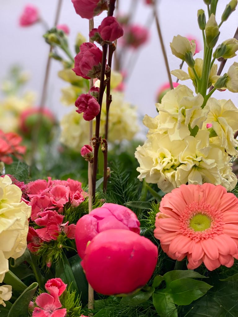 Dalì - Bouquet in box di Peonie e Viole - immagine 3