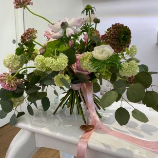 composizione, rose inglesi, anemoni